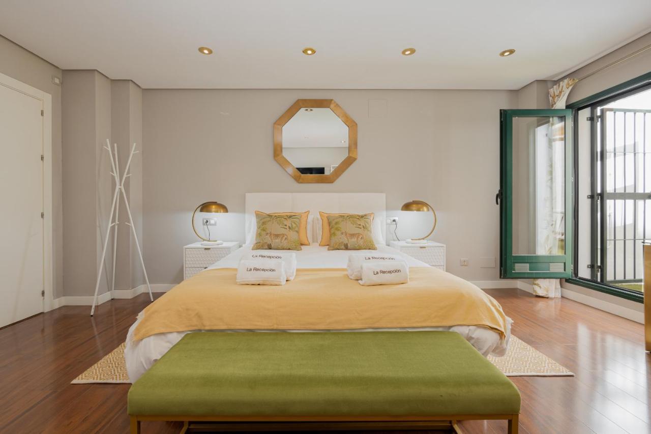C30 Deluxe Studio With Terrace Into Cathedral Square Apartment Malaga Exterior photo