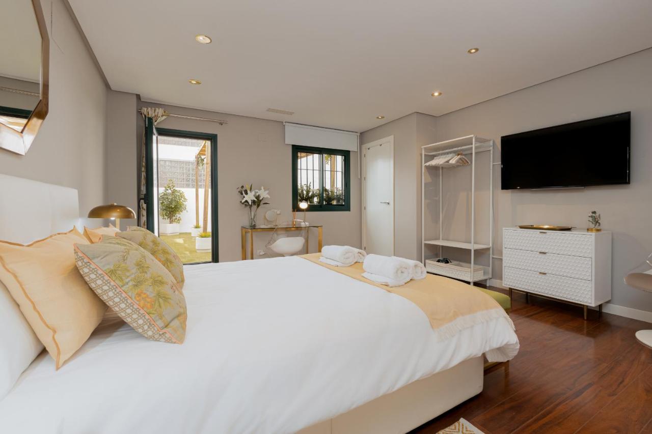 C30 Deluxe Studio With Terrace Into Cathedral Square Apartment Malaga Exterior photo